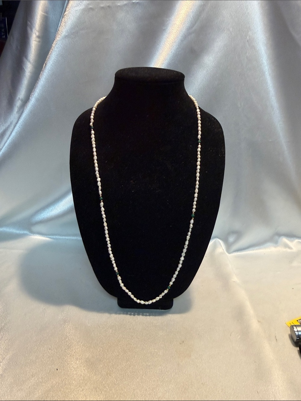 Source Unknown White Pearl Necklace with Green Accents
